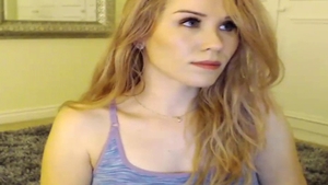 Solo pretty MILF masturbation on webcam