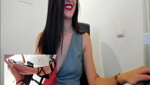 Masturbation accompanied by babe