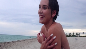 Amateur Natalie Porkman sucking dick XXX video