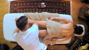 Brunette Daisy Haze reality massage