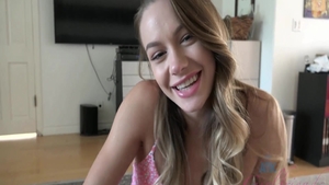 Horny teen chick Naomi Swann hard blowjob pussy eating