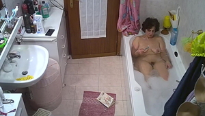 Shaved big ass MILF voyeur in the bath