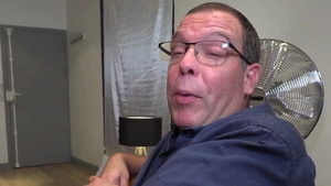 Elo Love threesome scene