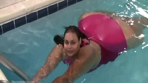 Sexy amateur doggy fucking in the pool