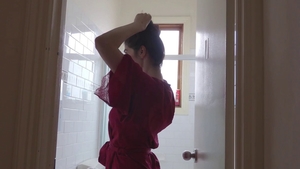 Fingering in the bath HD