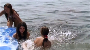 Got her pussy smashed at the beach