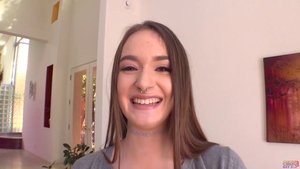 Teen chick loves gaping in HD