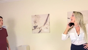 Rough sex in the company of hawt blonde