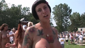 Naked girl has a thing for slamming hard