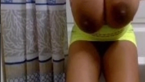 Big ass amateur Roxi Red pussy eating live on webcam