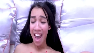 Babe Jackie Rogen shows natural boobs