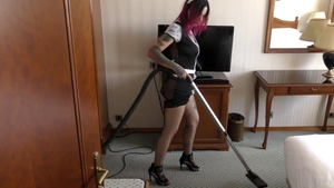 Hawt maid dick sucking in hotel in HD