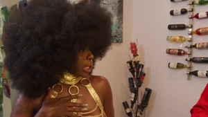 Bubble butt cougar hard sex in HD