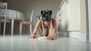 Shaved girl wearing mask pussy fuck solo