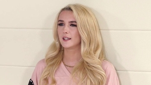 Pretty supermodel fingering