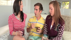 Hottest babe threesome