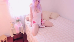 Young babe masturbation in the bed