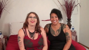 Tattooed lesbo pussy tribbing