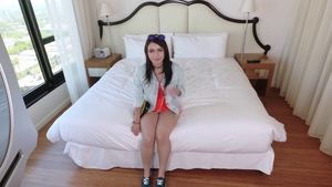 Babe Lucie Kline masturbating