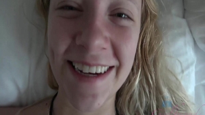 Babe Riley Star demonstrates natural boobs