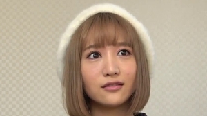 Shaved babe hidden in HD