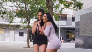 Bubble butt and pretty star threesome