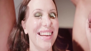 Big ass babe Alysa Gap rushes hard nailining