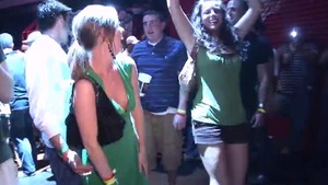 Super hot teen chick enjoys hard slamming HD