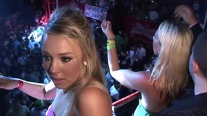 Super hot teen chick enjoys hard slamming HD