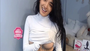 Bends to get fucked live on cam