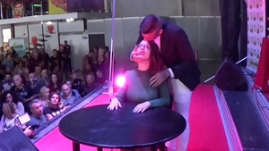 Zenda Sexy pussy eating in public