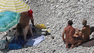 Got her pussy smashed at the beach