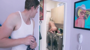 Hard nailining between erotic babe Madelyn Monroe