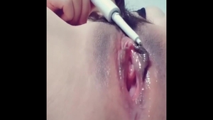 Hairy asian babe rubbing