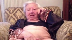Masturbation starring granny wearing pantyhose in HD