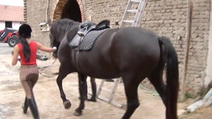 Fingering dutch Lucy Bell