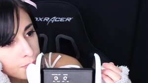 Female digs pussy fucking in HD