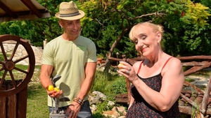 Small tits brunette reverse cowgirl on sofa