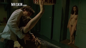 Babe show natural tits