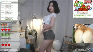 Solo shaved korean amateur pussy fucking