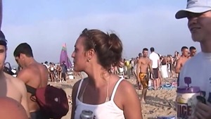 Amateur showing big butt