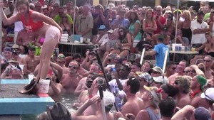 Amateur goes for hard slamming