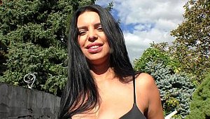 Immoral live: Kira Queen is a curvy stepmom