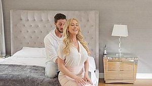 Cum 4K - American Brandi Love massage in the bed