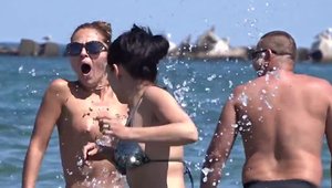 Super sexy amateur feels like voyeur raw sex at the beach HD