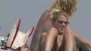 Amateur really enjoys hidden fucking at the beach