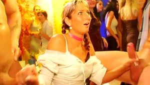 Wet amateur rushes orgy