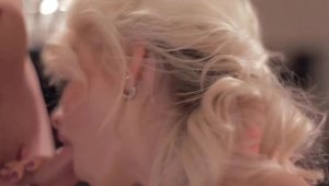 Fellucia Blow: Amateur Mia Magma cumshot