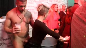Party Hardcore: Booty orgy at the party