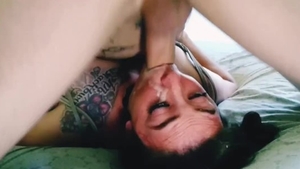 Deepthroat alongside inked couple